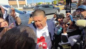 Apoyan a Maru y comparece exfiscal en FGR Chihuahua por los narcolaboratorios