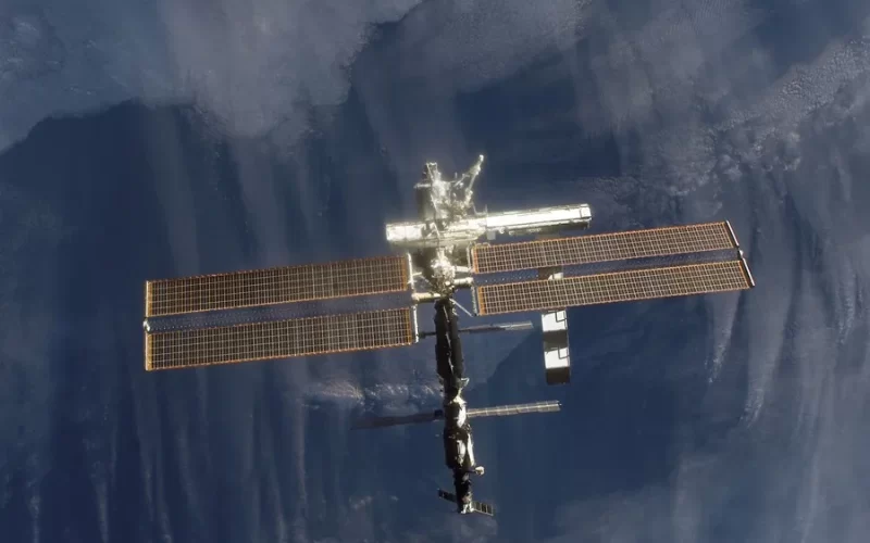 La NASA levanta la alerta de evacuación para astronautas de la Estación Espacial Internacional tras una fuga de aire