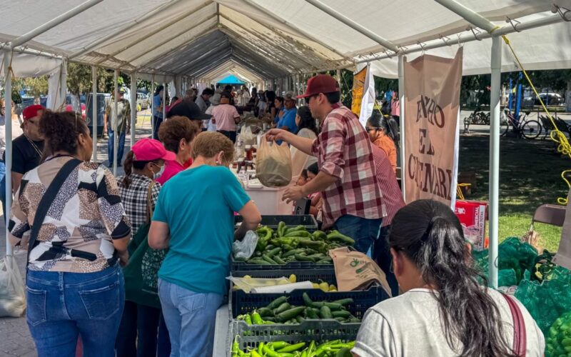 Brindan espacio gratuito a productores para ofrecer sus cosechas en Delicias