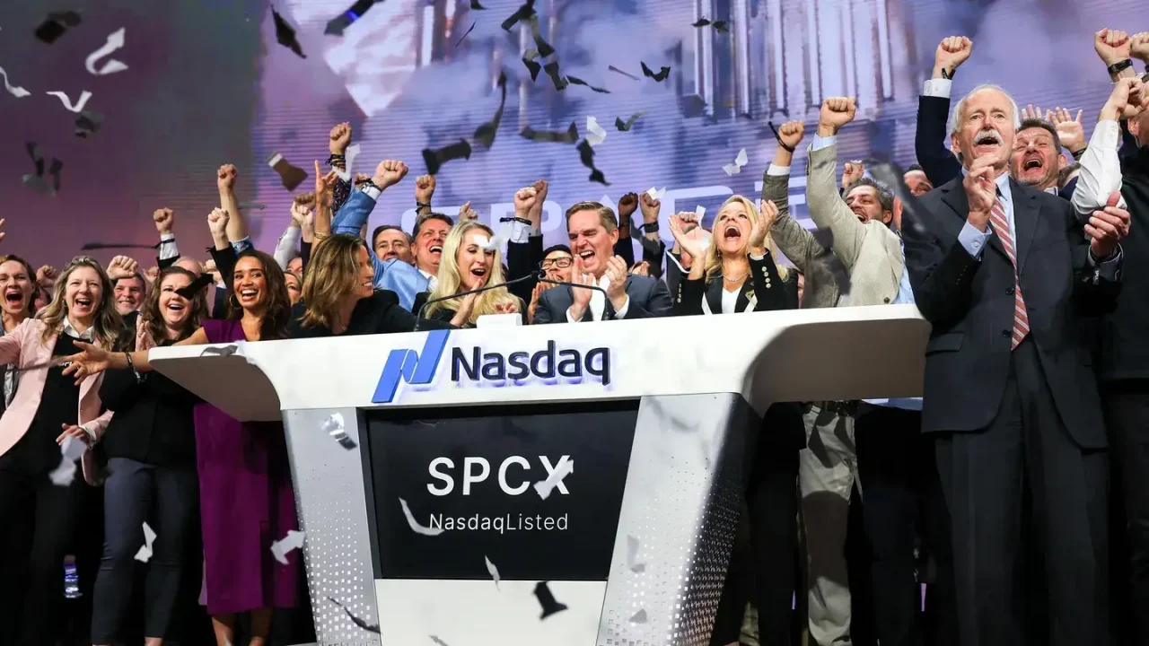 La salida a bolsa de SpaceX convirtió a más de 4 mil 400 empleados en millonarios y abrió una de las mayores transferencias de riqueza hacia trabajadores en la industria tecnológica