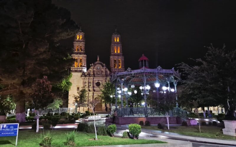 Preserva Municipio la Plaza de Armas, símbolo histórico de Chihuahua Capital