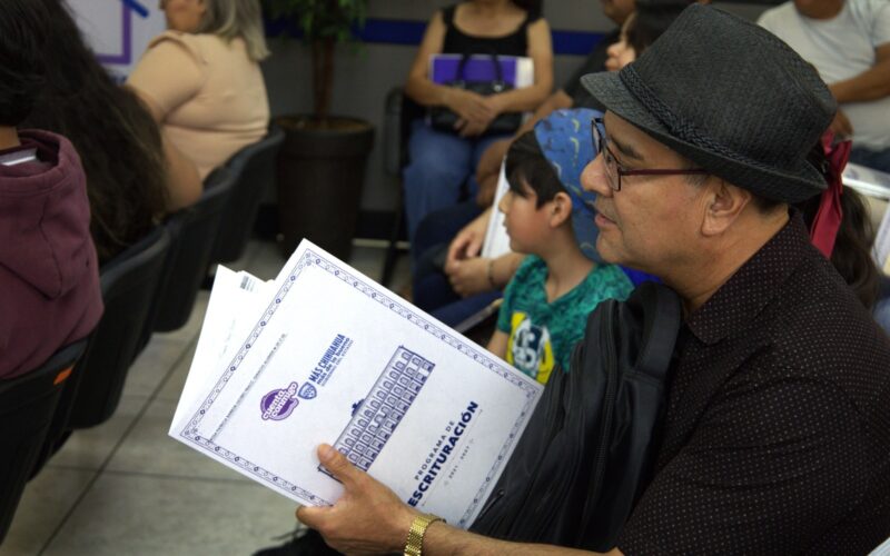 Beneficia Coesvi a más de 1,200 familias con escrituración de viviendas a bajo costo