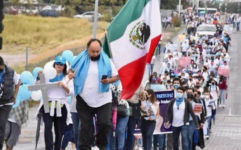 Cientos participan en la Marcha por la Vida, la Familia y las Libertades en Chihuahua