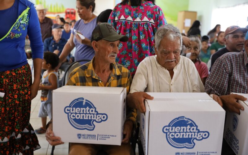Distribuye Estado apoyos alimentarios en la colonia Ladrilleras Norte