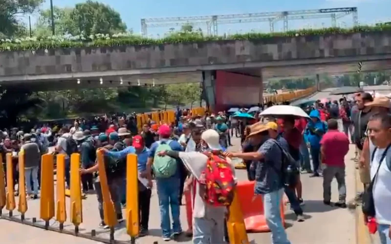 Viernes de caos en CdMx por bloqueos de la CNTE y lluvias que complican el tráfico