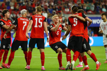 Austria sufre, pero vence a Jordania en su debut mundialista