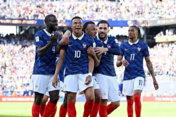 Francia impone su jerarquía y golea 3-0 a Suecia para avanzar a octavos