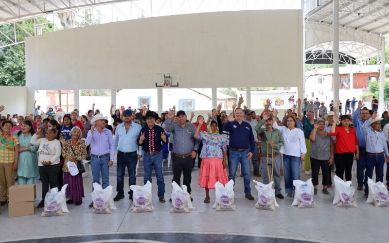 Lleva NutriChihuahua alimentos a familias y comedores escolares a Uruachi