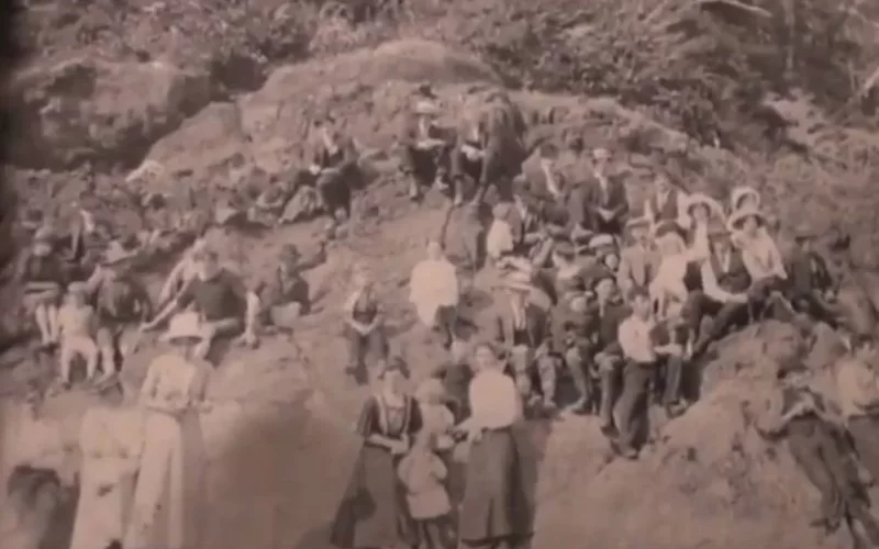 Una foto de un picnic de 1917 ‘demuestra’ que los viajes en el tiempo son reales