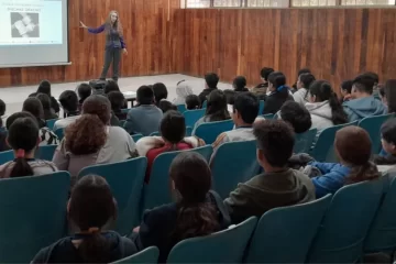 Fomentan acciones de prevención de violencia digital con estudiantes de secundarias