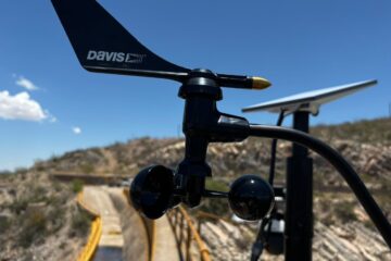 Fortalece SDR monitoreo climático con la entrega de 20 estaciones meteorológicas