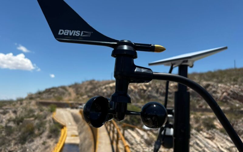 Fortalece SDR monitoreo climático con la entrega de 20 estaciones meteorológicas
