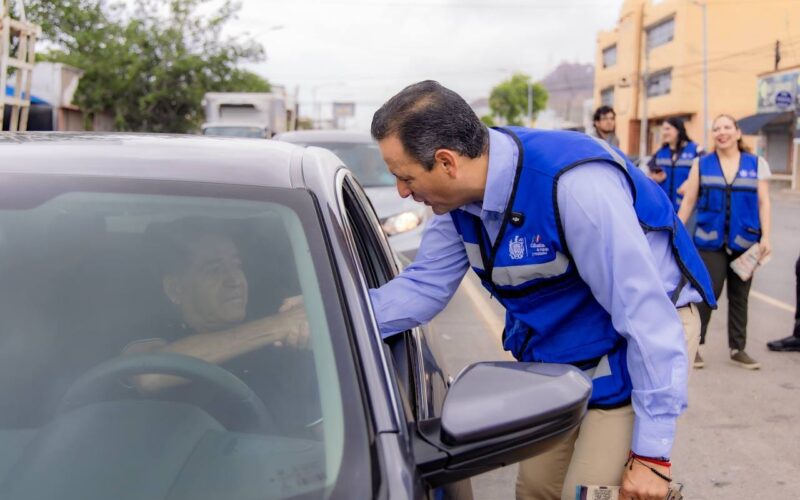 Promociona Marco Bonilla inscripción de proyectos del Presupuesto Participativo 2027 con volanteo en cruceros de la ciudad