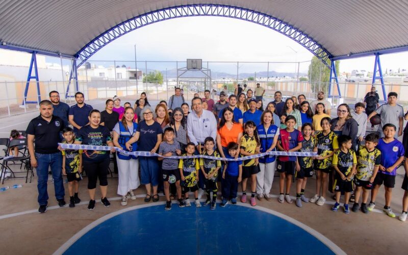 Entrega Marco Bonilla domo en cancha de la zona Romanzza a familias que impulsaron el proyecto del Presupuesto Participativo 2026