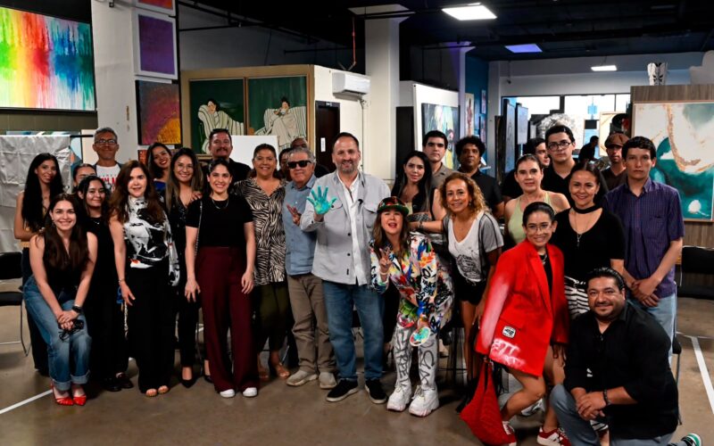 Encabeza Santiago De la Peña diálogo con artistas y promotores culturales