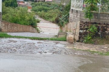 Llama Protección Civil a extremar precauciones en tramos carreteros afectados por lluvias
