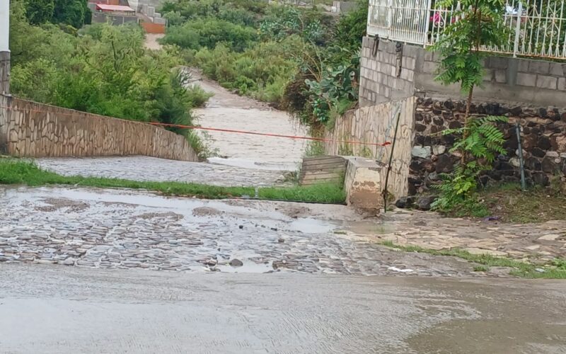 Llama Protección Civil a extremar precauciones en tramos carreteros afectados por lluvias