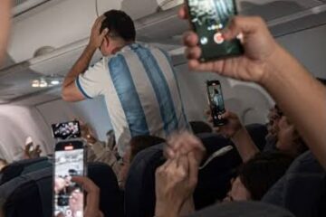 Piloto hace creer a pasajeros argentinos que habían ganado el Mundial; la broma se vuelve viral