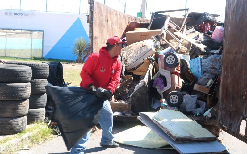 Retira Municipio 32 toneladas de basura con Mega Destilichadero de Chihuahua 2000