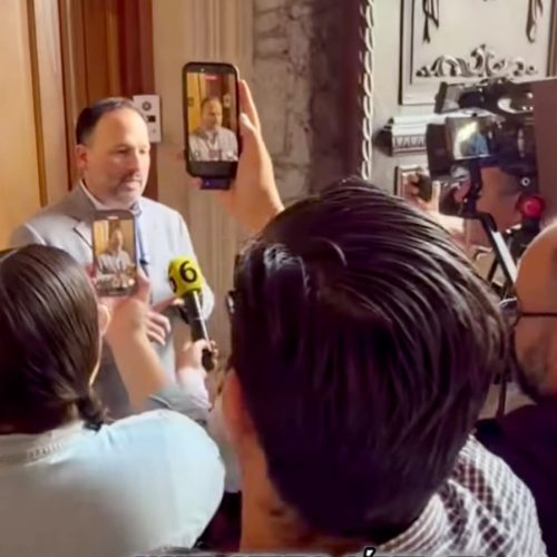 De la Peña responde a cuestionamientos sobre su origen y lleva el debate al terreno constitucional