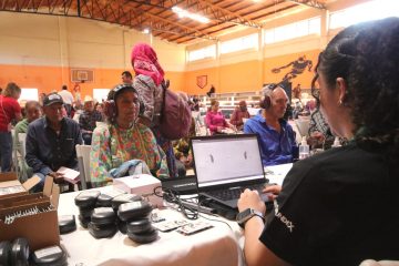 Entrega DIF Estatal auxiliares auditivos y lentes adaptados en la región serrana
