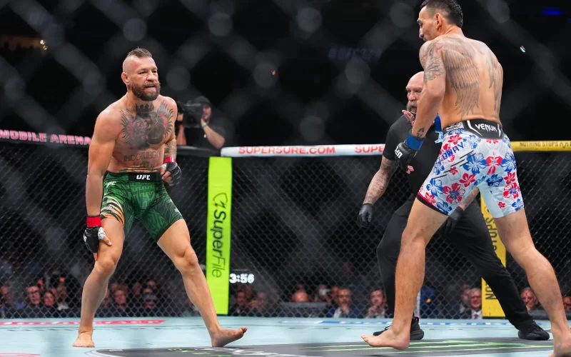 Insólito: ¡McGregor se lesiona a los tres segundos con Holloway en el UFC 329!