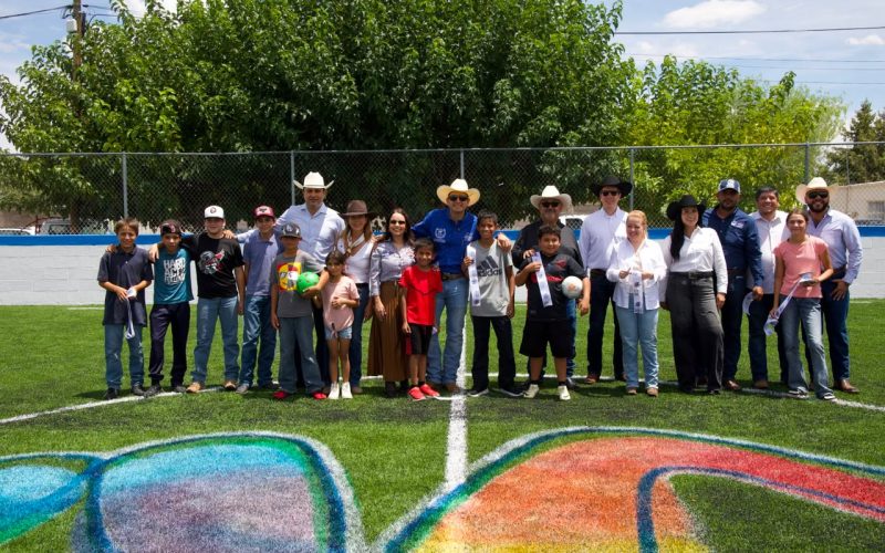 Entrega Marco Bonilla rehabilitación de cancha y diversos apoyos en El Sauz
