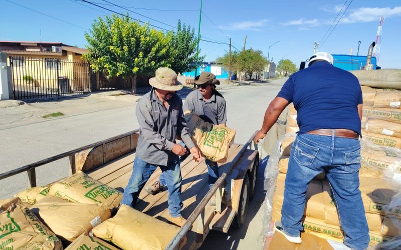 Apoya Estado a productores de Guadalupe y Praxedis G. Guerrero con entrega de insumos agrícolas