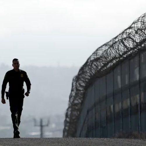 Trump aumenta la presión sobre México para frenar la migración antes de llegar a EU