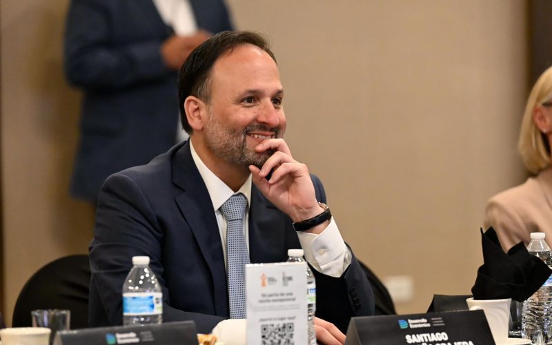 Reconoce DESEC Juárez  a Santiago De la Peña por implementación del JuárezBus