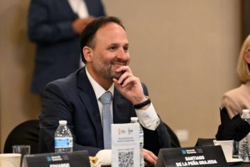 Santiago de la Peña: trayectoria, experiencia y un futuro político que apunta a 2027
