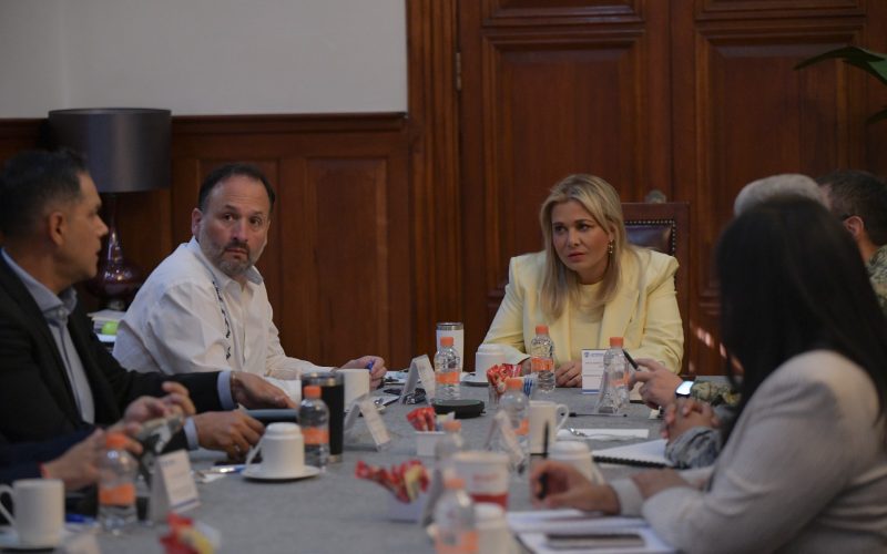 Maru Campos supervisa estrategias para mantener la seguridad durante Mesa de Construcción de Paz