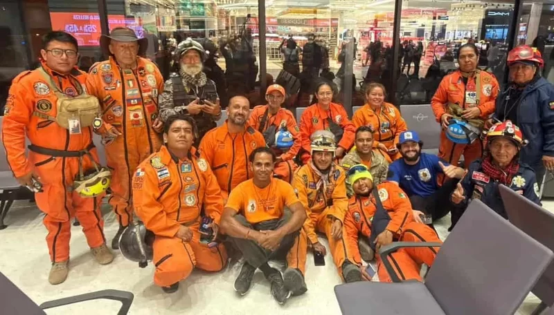 Los Topos de México llegaron a Cali para ayudar en labores de búsqueda y rescate tras el terremoto