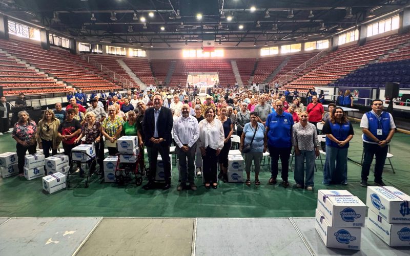 Entrega Gobierno del Estado apoyos alimentarios a adultos mayores en la capital