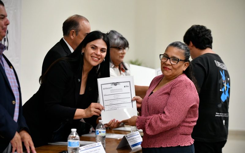 Reconoce Estado a 38 empresas de Juárez por impulsar la educación de sus trabajadores