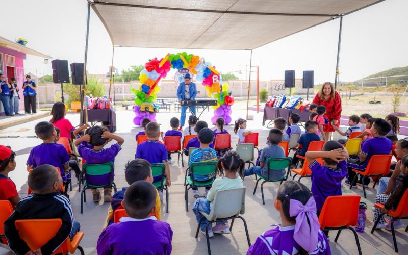 Continúa DIF Municipal entrega de útiles escolares durante el regreso a clases