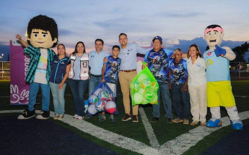 Entrega Marco Bonilla nueva cancha de fútbol “Rigo González” en la colonia Revolución