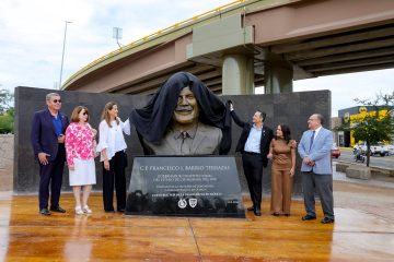 Devela alcalde Marco Bonilla monumento en honor a Francisco Barrio Terrazas en el Circuito Universitario