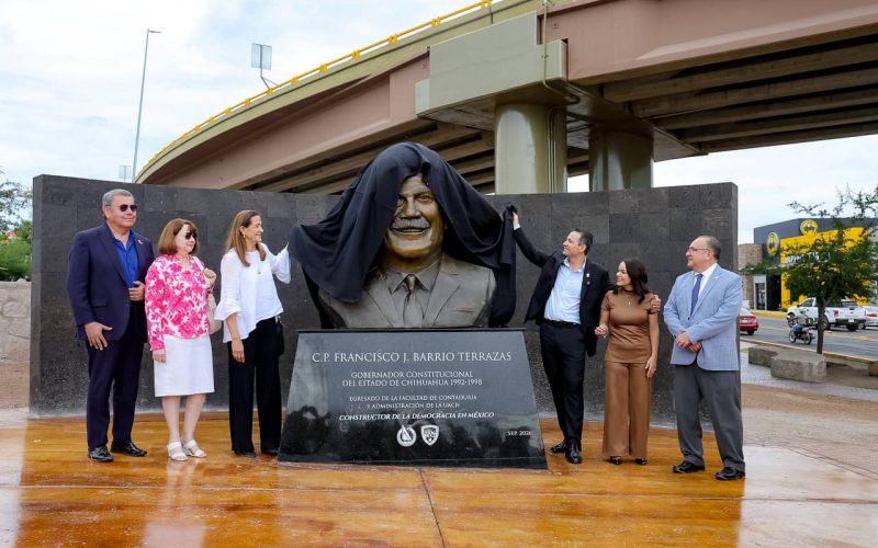 Devela alcalde Marco Bonilla monumento en honor a Francisco Barrio Terrazas en el Circuito Universitario