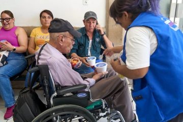 Lleva NutriChihuahua alimento para apoyar a familias en el Hospital Central