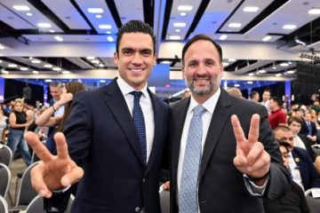 Santiago De la Peña amplía ventaja y Cesar Jauregui cae a tercer lugar en nueva encuesta de Massive Caller
