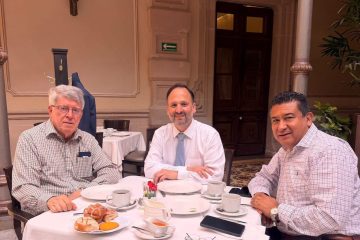 Santiago De la Peña comparte encuentro con Villalobos Madero y Toño Chávez