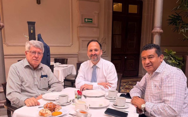 Santiago De la Peña comparte encuentro con Villalobos Madero y Toño Chávez