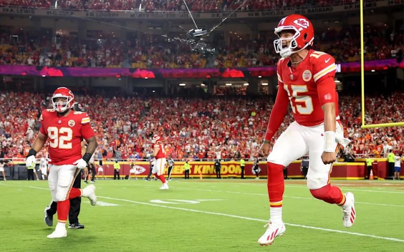 Mahomes vuelve con triunfo y Kansas City aplasta a Denver en el Monday Night Football