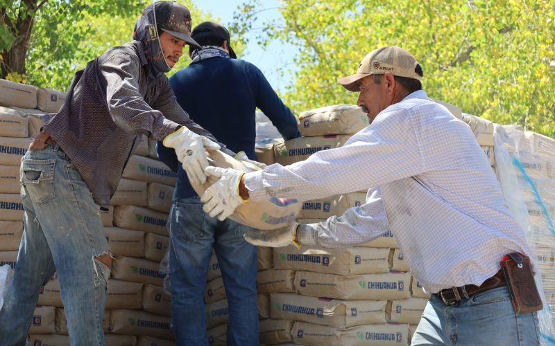 Entrega Coesvi material para mejoramiento de viviendas a 64 familias de Santa Isabel