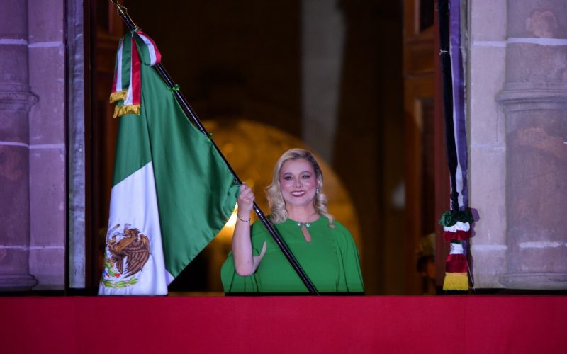 Maru Campos encabeza multitudinaria celebración del Grito en Chihuahua