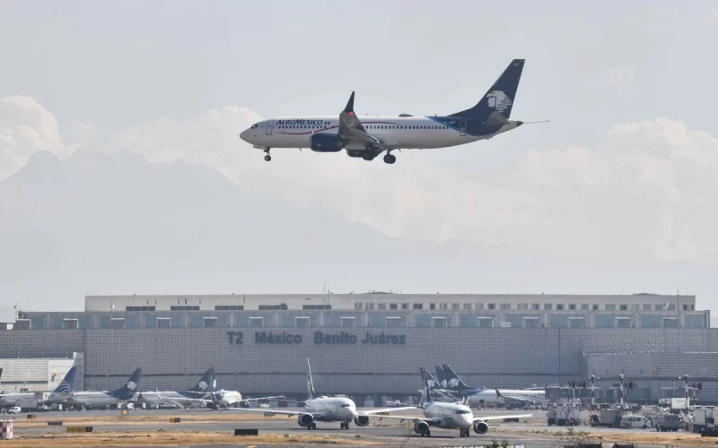 Investigan supuesta filtración de datos de más de 15 millones de clientes de Aeroméxico