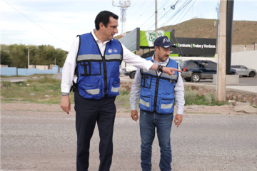 Intensifican bacheo en la ciudad; René Chavira supervisa labores en la San Jorge