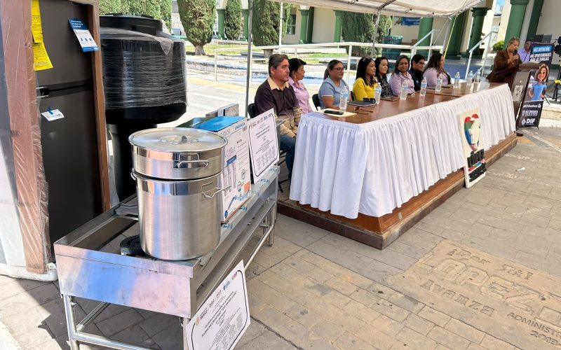 Equipa DIF Estatal cuatro comedores escolares y comunitarios