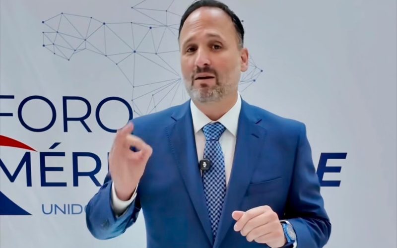 Santiago De la Peña lleva la voz de Chihuahua al Foro América Libre; coincide con Felipe Calderón y Jorge Romero